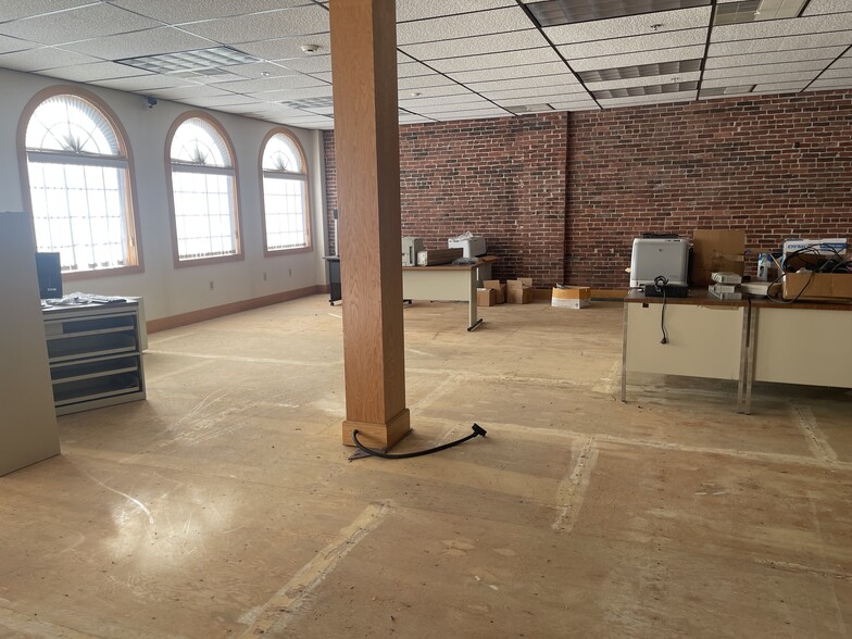 More Photos Of 7 Central St, Farmington Office For Sale