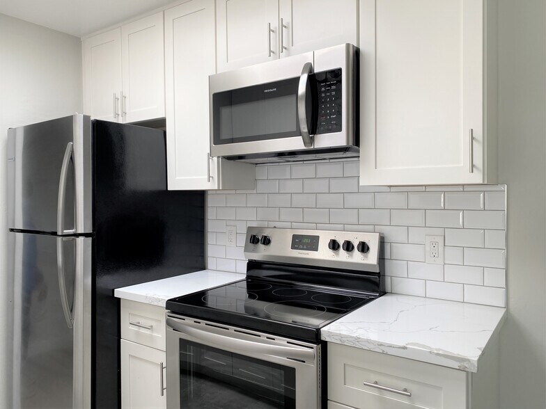 More Photos Of 631 Masonic Way, Belmont Apartments For Sale