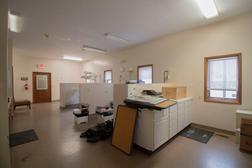 More Photos Of 32251 E Red Arrow Hwy, Paw Paw Veterinarian Kennel For Sale