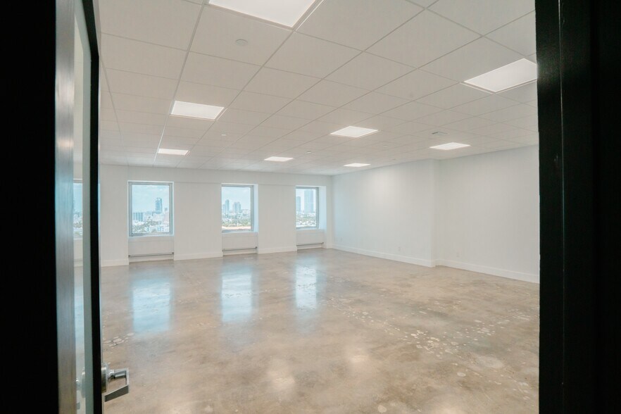 More Photos Of 401-407 Lincoln Rd, Miami Beach Office Residential For Lease