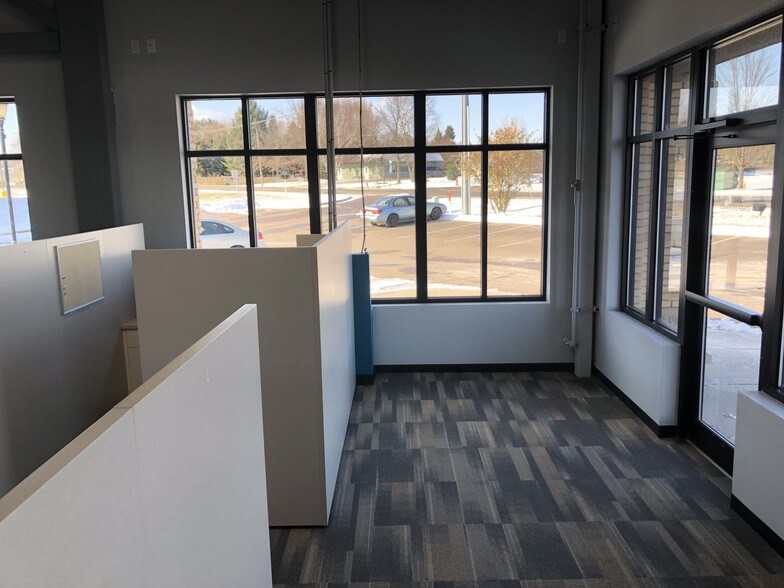 More Photos Of 104 Northridge St, Marshfield Storefront For Lease