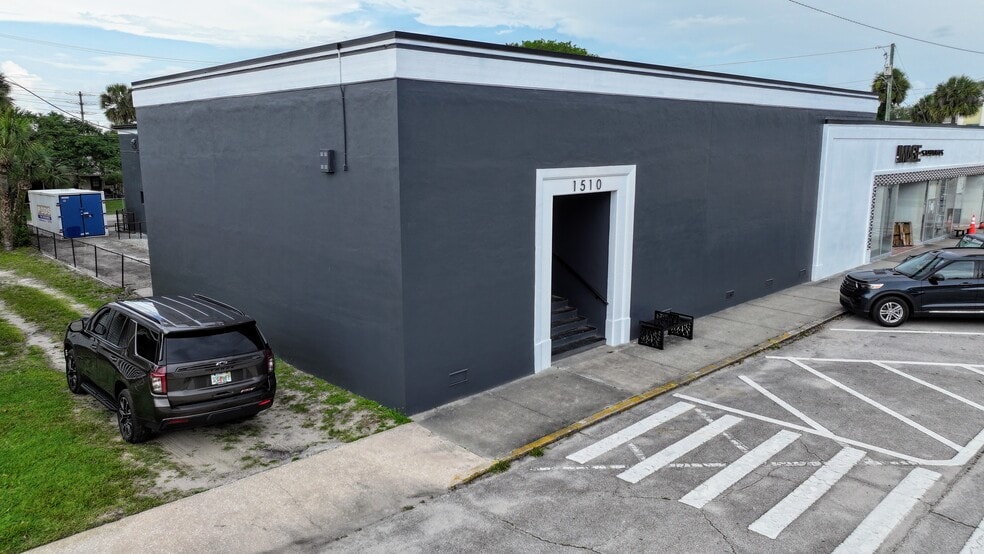 Primary Photo Of 1510-1520 High Land Ave, Melbourne Restaurant For Lease