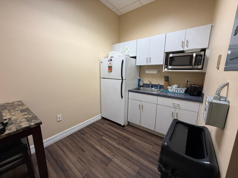 More Photos Of 725 W Granada Blvd, Ormond Beach Medical For Sale