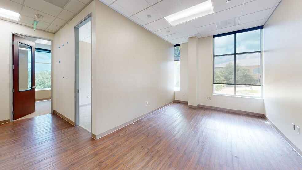 More Photos Of 5920 William Cannon Dr, Austin Medical For Lease