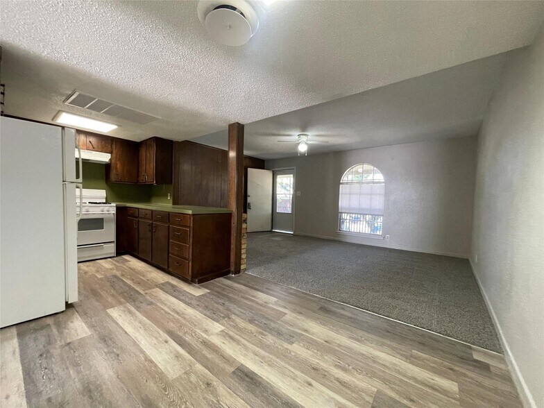 More Photos Of 106 E Josephine St, Weatherford Apartments For Sale