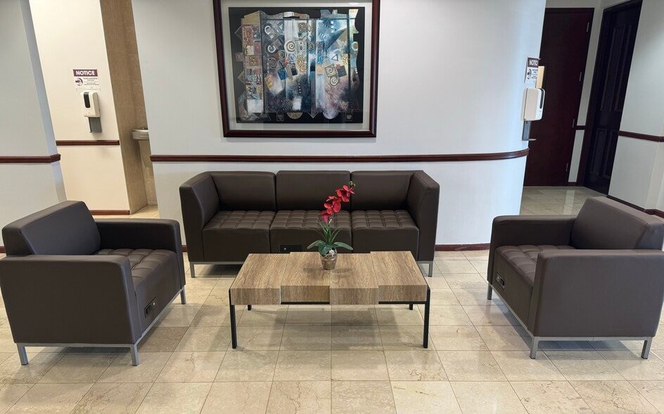 More Photos Of 12401-12555 Orange Dr, Fort Lauderdale Office For Lease