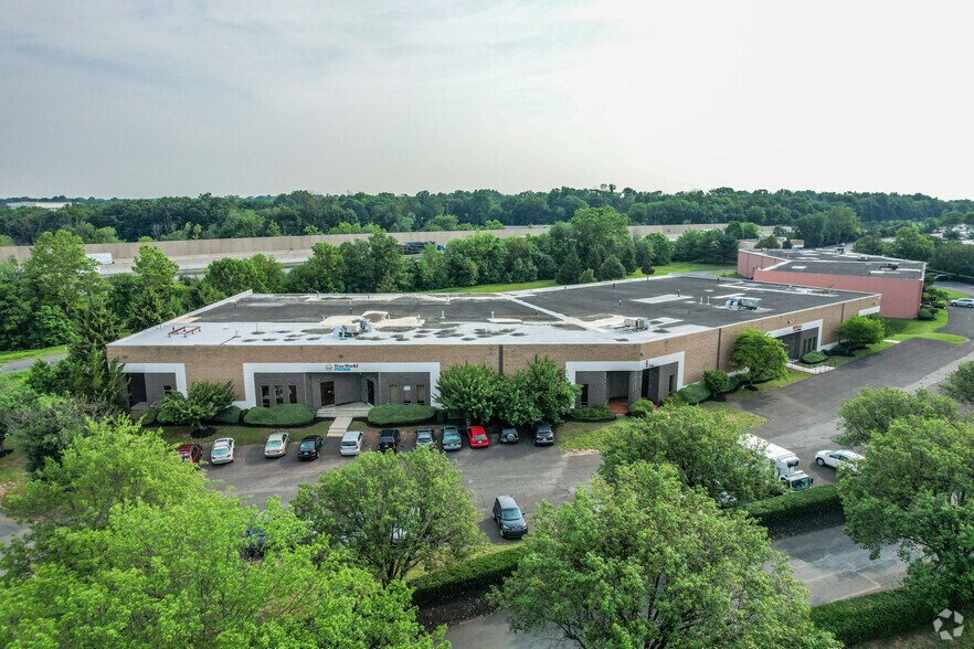 More Photos Of 2930 Turnpike Dr, Hatboro Warehouse For Lease