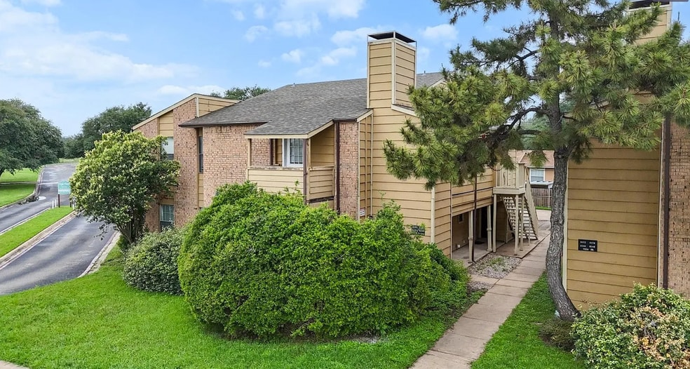 Primary Photo Of 6188-98 Vega Dr, Fort Worth Apartments For Sale