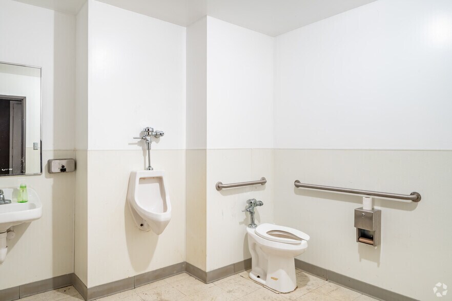 More Photos Of 4813-4945 Clio Rd, Flint Unknown For Lease