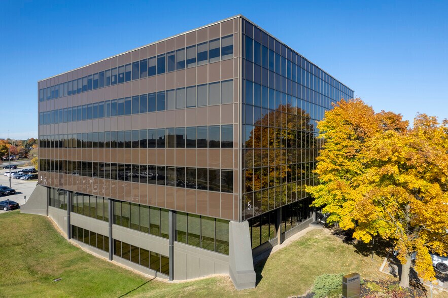 More Photos Of 2000 Argentia Rd, Mississauga Office For Lease