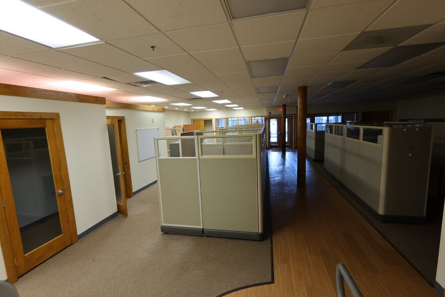 More Photos Of 913-915 Western Ave, Pittsburgh Storefront Retail Office For Lease