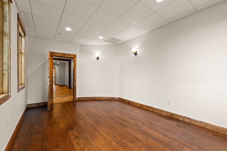 More Photos Of 1940 W Dickerson St, Bozeman Office For Sale