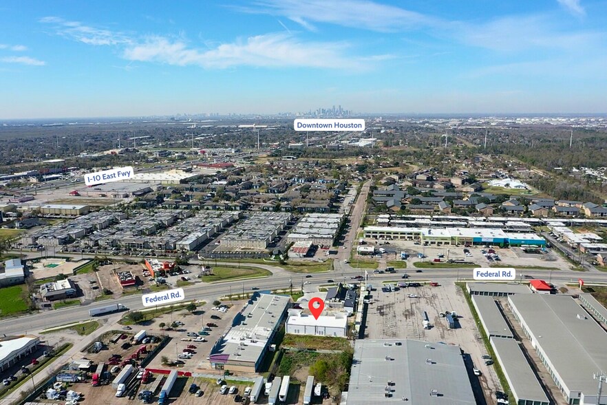 More Photos Of 851 Federal Rd, Houston Storefront For Lease