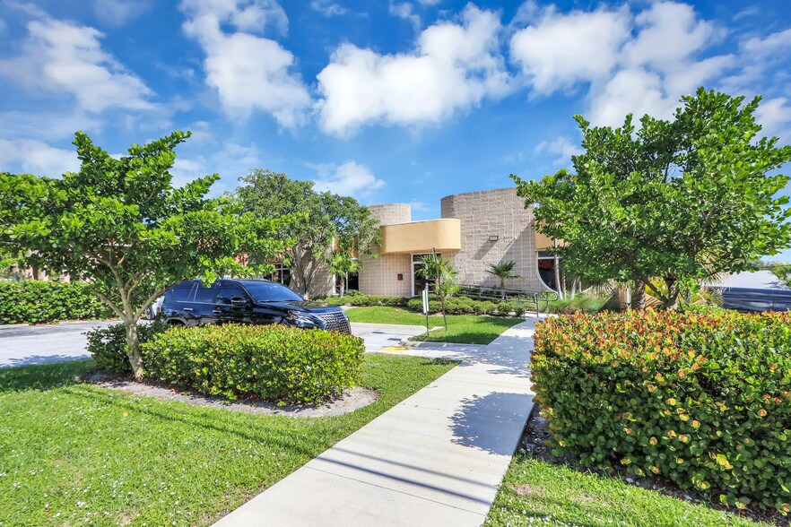 More Photos Of 731 N US Highway 1, Tequesta Medical For Sale