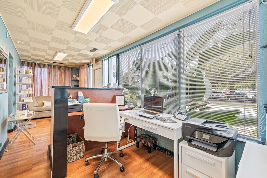 More Photos Of 805 Turner St, Clearwater Office For Sale