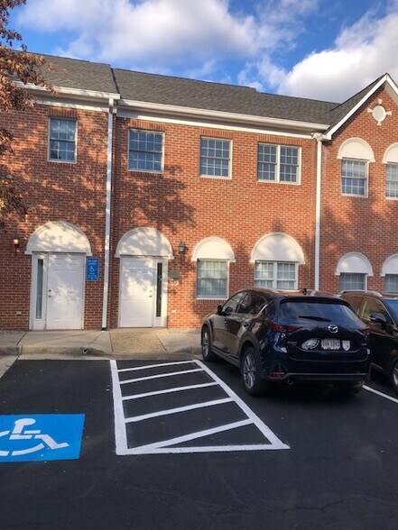 More Photos Of 722 Grant St, Herndon Medical For Sale