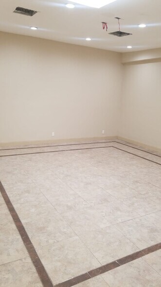 More Photos Of 7350 Reseda Blvd, Reseda Schools For Lease