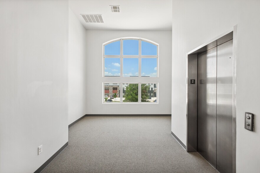 More Photos Of 2 Spurs Ln, San Antonio Office For Sale