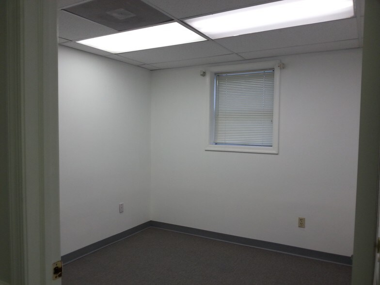 More Photos Of 19 W Bel Air Ave, Aberdeen Storefront For Lease