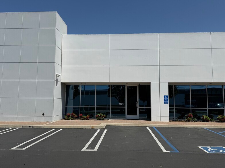 More Photos Of 4007 Paramount Blvd, Lakewood Research And Development For Lease