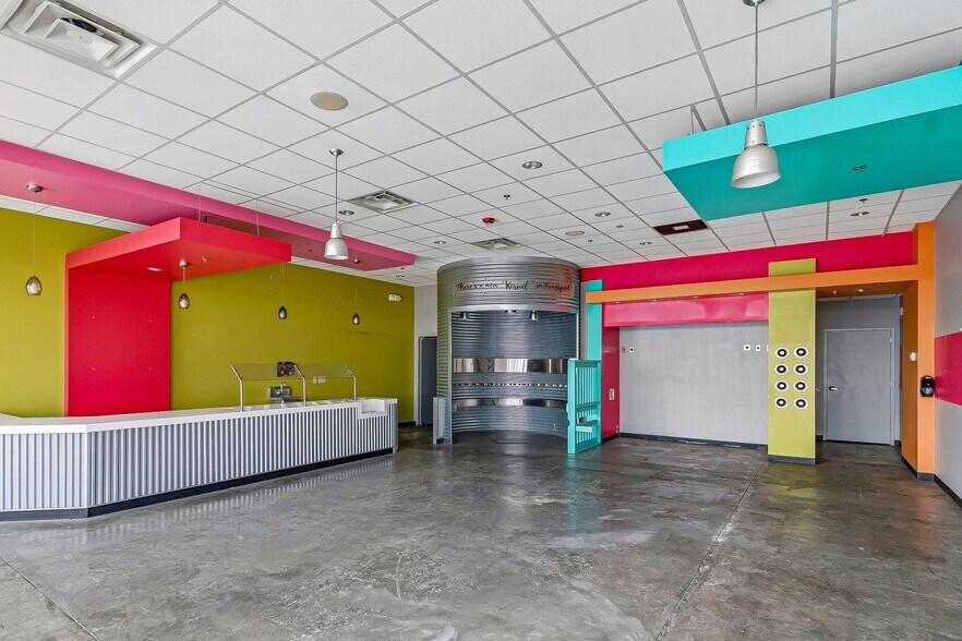 More Photos Of 1880 N Eastman Rd, Kingsport Storefront For Lease