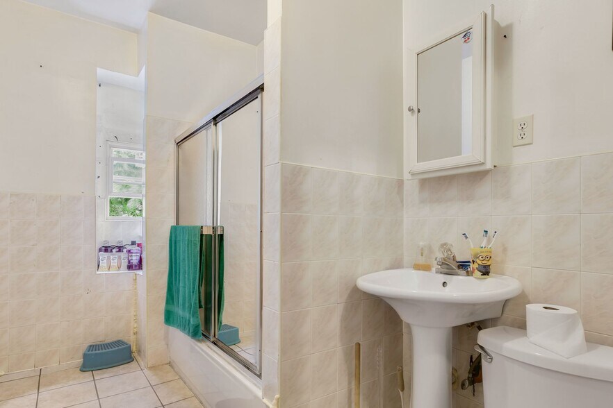 More Photos Of 724-726 Grand St, Jersey City Storefront Retail Residential For Sale