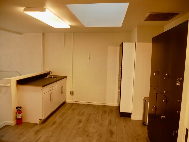 More Photos Of 434 E Main St, Ventura Storefront For Lease