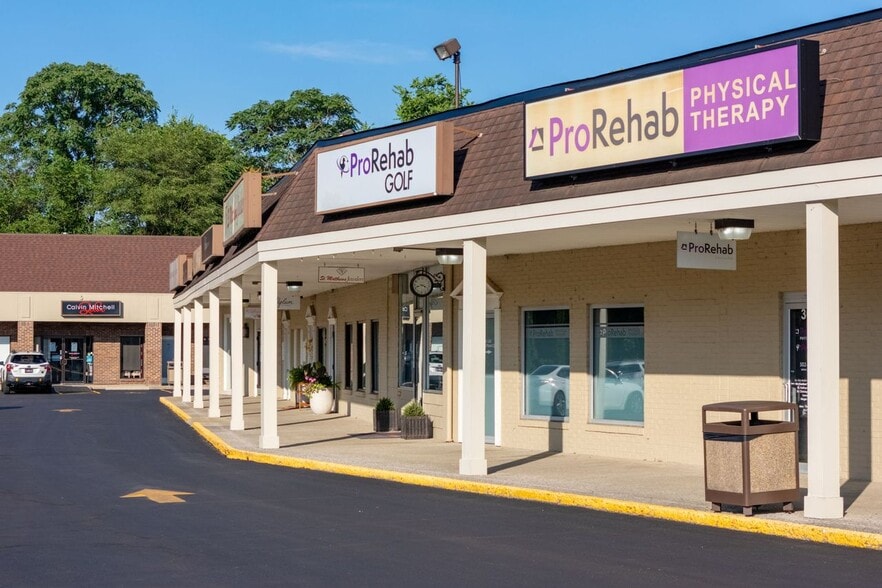 More Photos Of 3642 Brownsboro Rd, Louisville Unknown For Lease