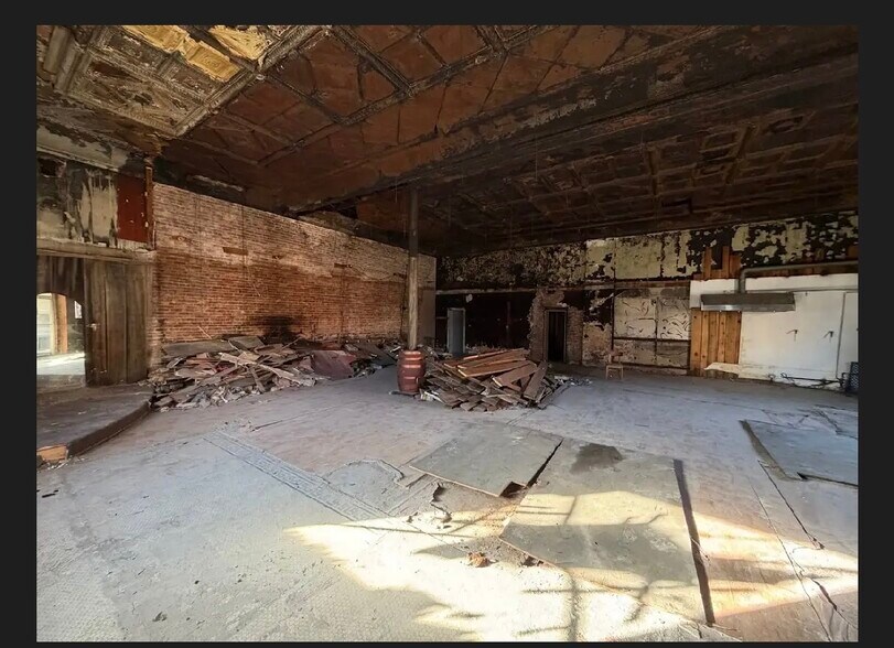 More Photos Of 307 W Pike St, Clarksburg Storefront Retail Office For Sale