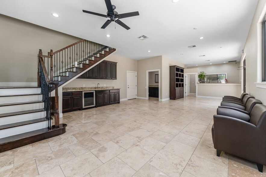 More Photos Of 6927 Highway 36 S, Rosenberg Office For Lease