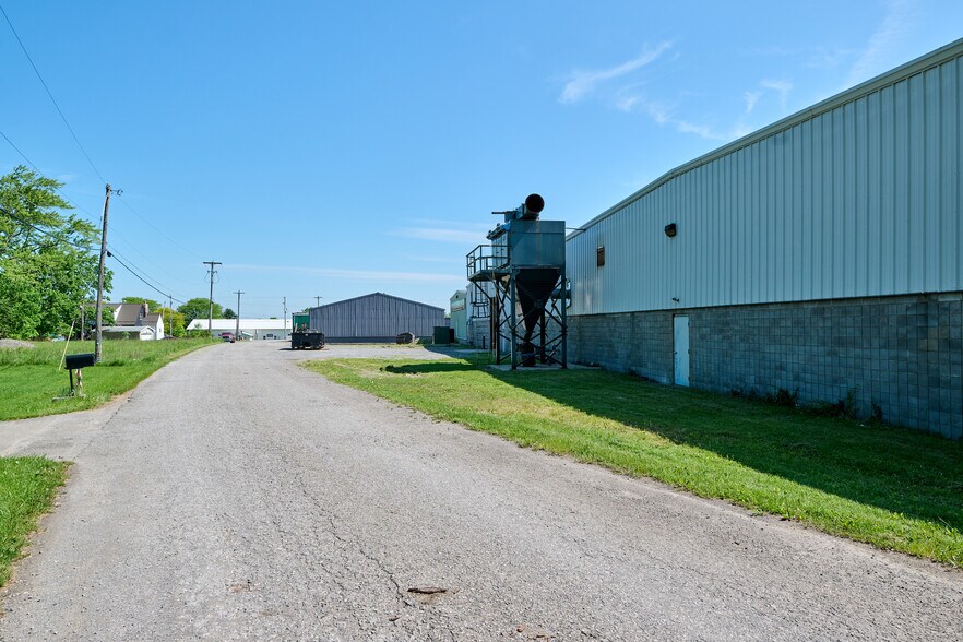 More Photos Of 7464 Sharon Mercer Rd, Mercer General Retail For Sale