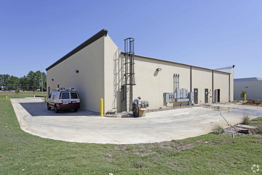 More Photos Of 116-118 E Loop 281, Longview General Retail For Lease