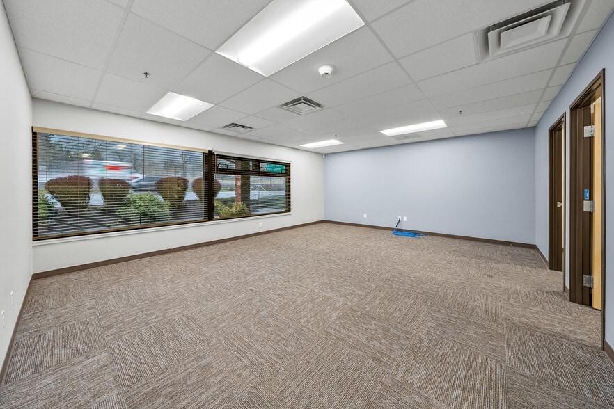 More Photos Of 2166 NW Vine St, Grants Pass Medical For Sale