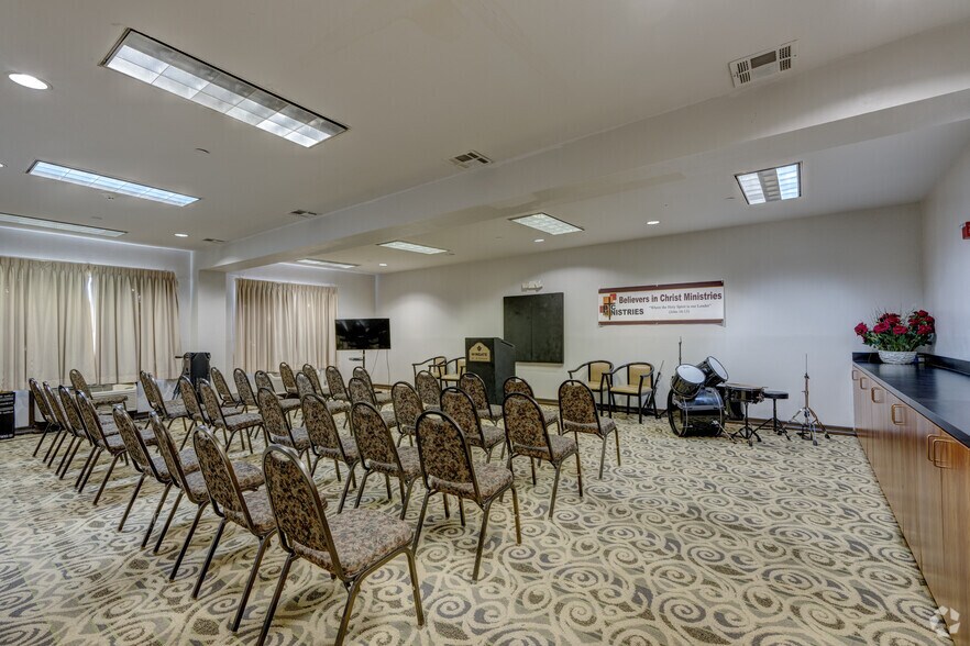 More Photos Of 9050 Mills Rd, Houston Hotel For Sale