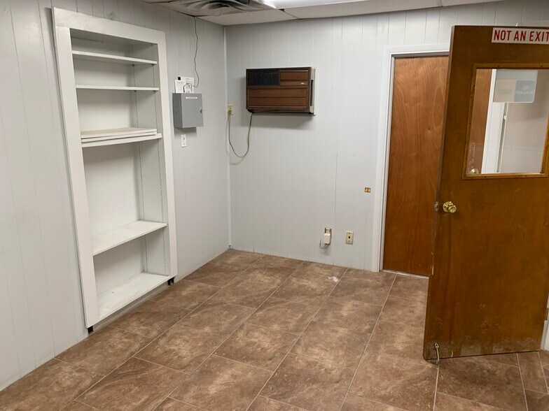 More Photos Of 1622 W 2nd St, Odessa Warehouse For Sale