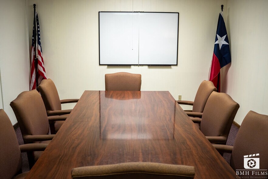 More Photos Of 707-709 N Palestine St, Athens Medical For Lease