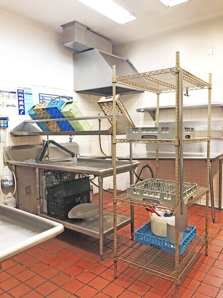 More Photos Of 5512-5530 Van Nuys Blvd, Sherman Oaks Restaurant For Lease