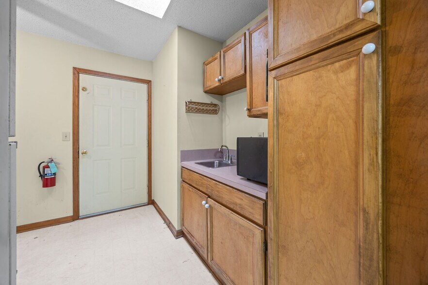 More Photos Of 710 US Highway 52 Highway N, Albemarle Office For Sale