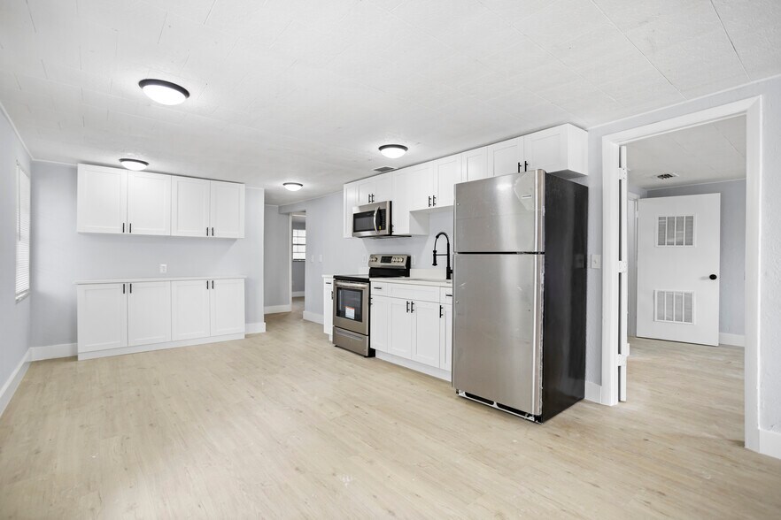 More Photos Of 12703 N 15th St, Tampa Apartments For Sale