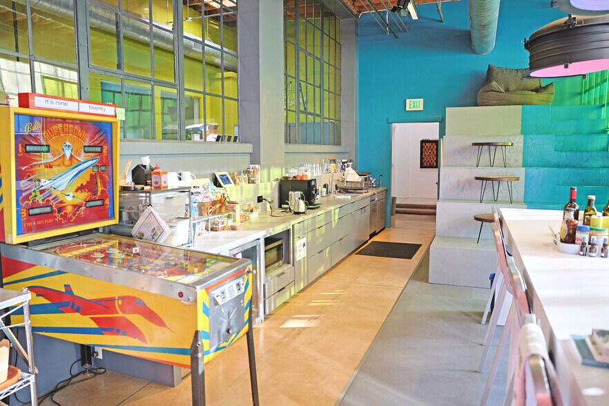 More Photos Of 1375 Park Ave, Emeryville Loft Creative Space For Lease