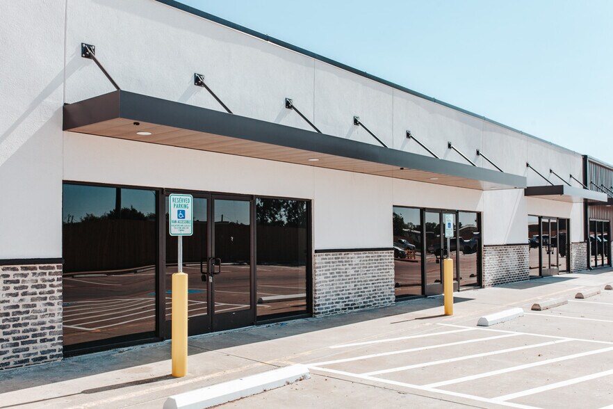 More Photos Of 3706 N Navarro St, Victoria Storefront For Lease