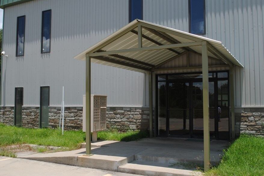 More Photos Of 108 Martin Ct, Trinity Office For Sale