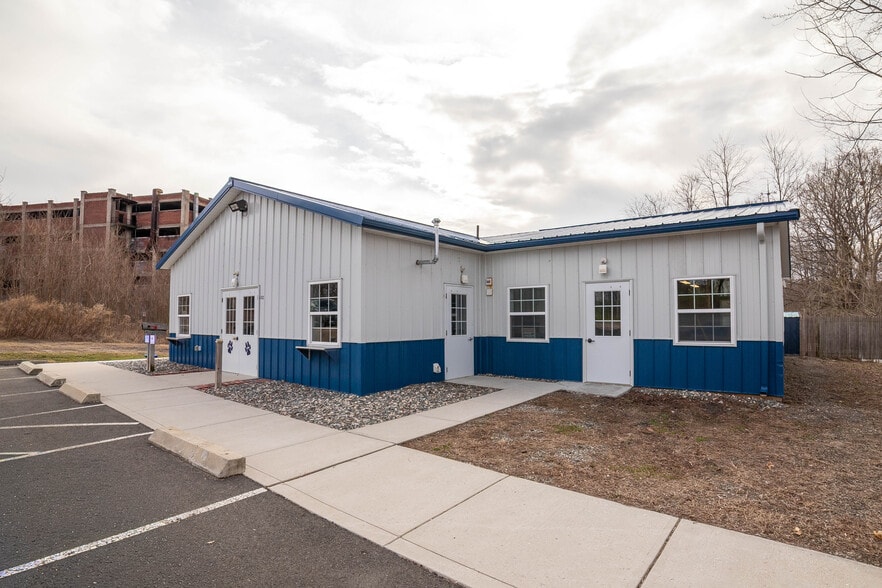 More Photos Of 102 Grove St, Chicopee Veterinarian Kennel For Sale
