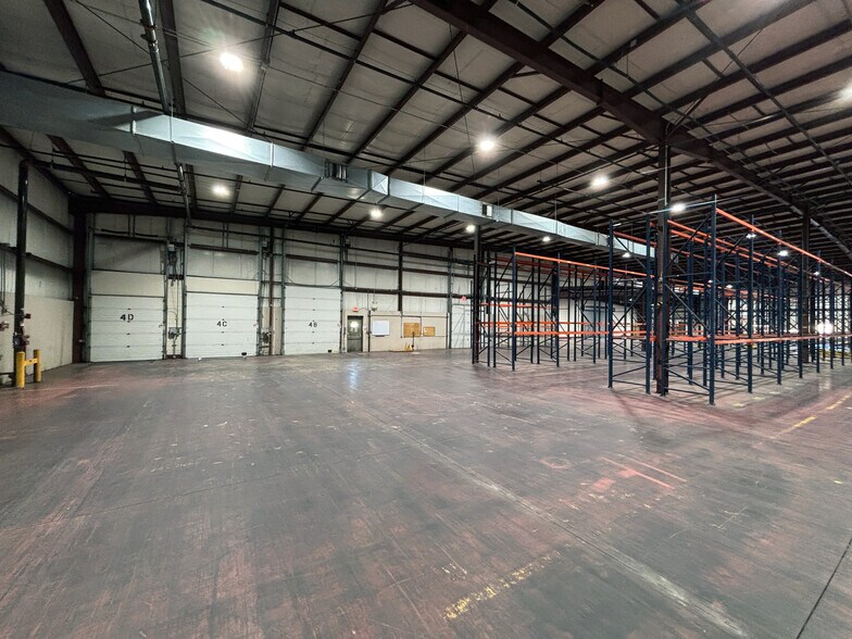 More Photos Of 242 Delsea Dr, Hurffville Warehouse For Lease