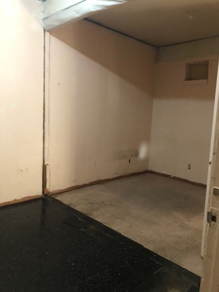 More Photos Of 6705 Holabird Ave, Dundalk Storefront For Sale