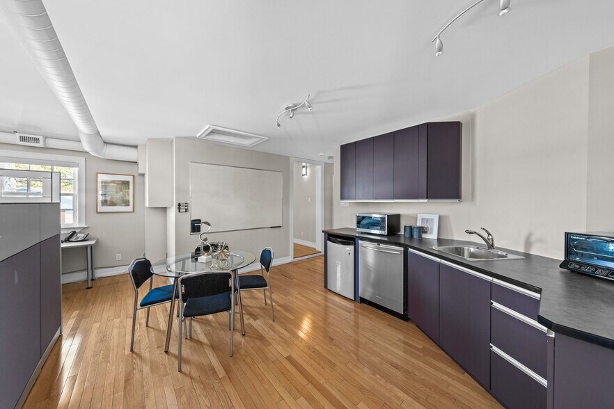 More Photos Of 5550 Manotick Main St, Ottawa Office Residential For Sale