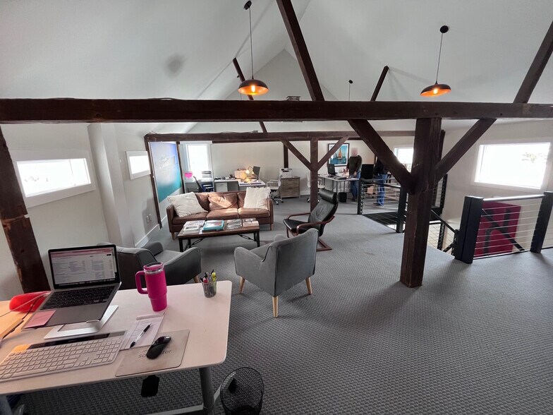 More Photos Of 112 Parker St, Newburyport Research And Development For Lease