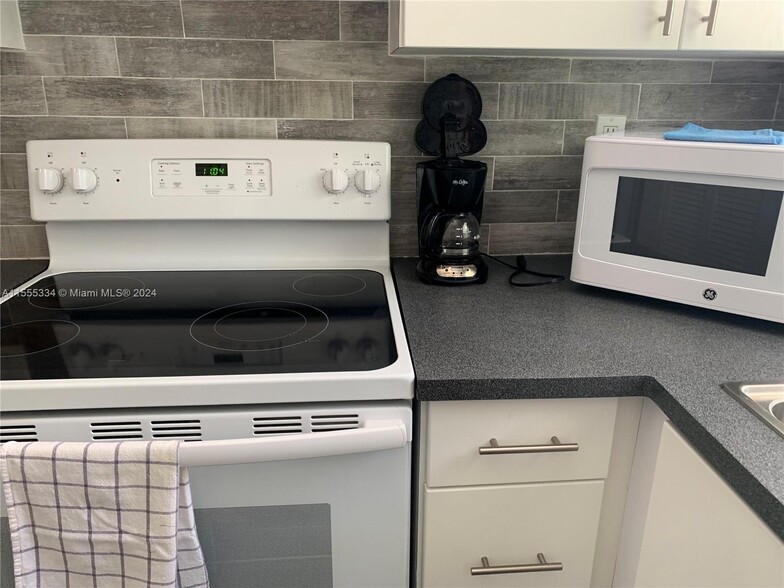 More Photos Of 1105 NE 119th St, Biscayne Park Apartments For Sale