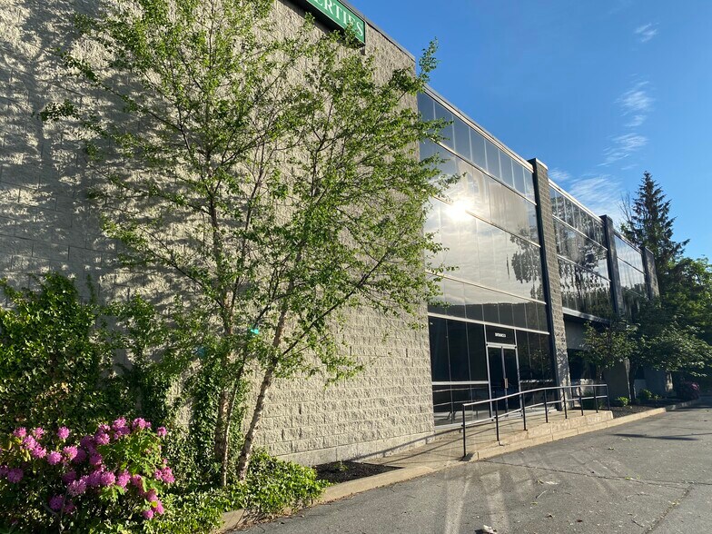 More Photos Of 13 Branch St, Methuen Medical For Lease