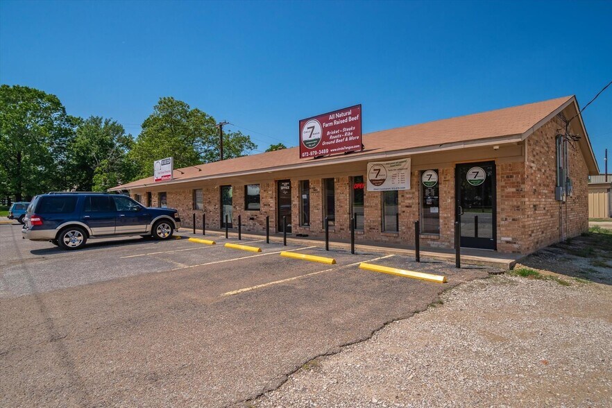 More Photos Of 701 E Pine St, Edgewood Flex For Lease